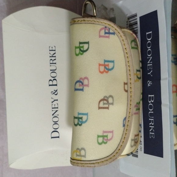 Dooney & Bourke Handbags - Dooney & Bourke Small 🛍️ 🎁 NWT